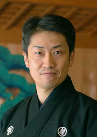黒紋付姿の善竹徳一郎プロフィール写真